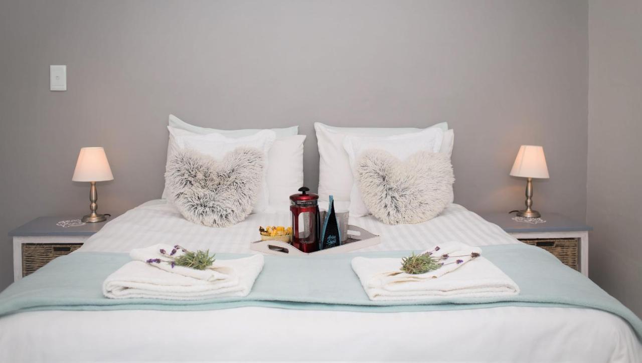 Three Feathers Cottages Langebaan Eksteriør billede